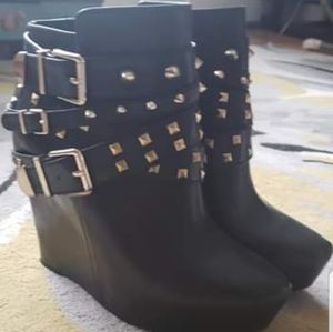 BCBG bootie boots